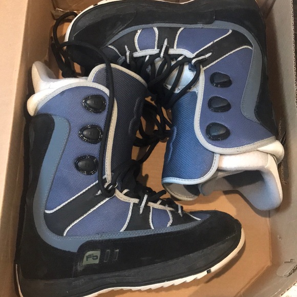 Burton Women’s Freestyle Snowboard boots - Picture 1 of 8